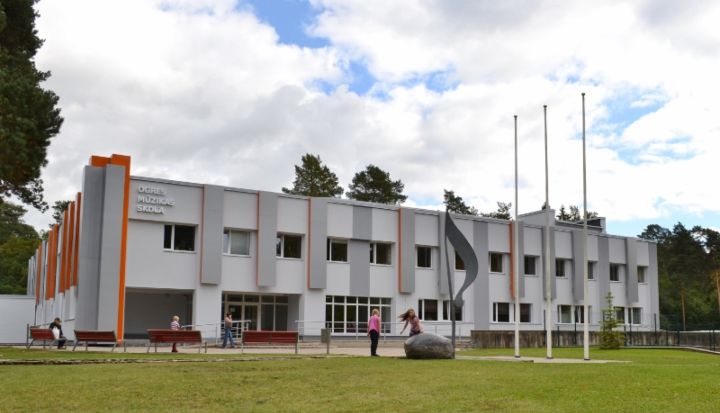 Nenokavē! Ogres Mūzikas un mākslas skola aicina interesentus uz Atvērto durvju dienām