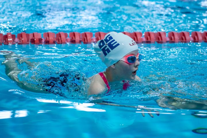 Ogres peldētājiem medaļas un jauni sasniegumi sacensībās Ķīpsalā