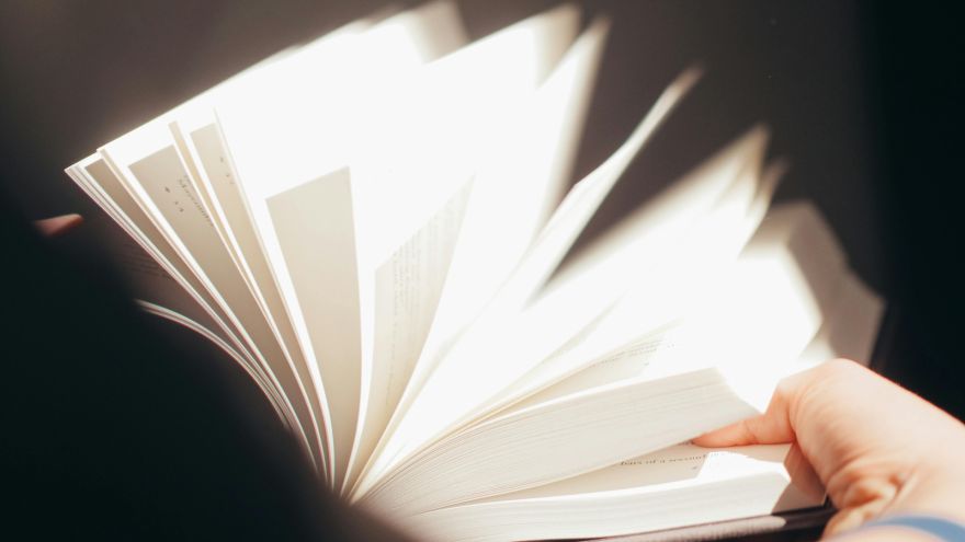 Pāris izrādes, ceļojums un «Džekpots» - Ciemupes bibliotēkas lasītāju klubiņa «Dalies priekā» aprīļa tikšanās