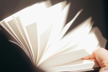 Attēls rakstam: Pāris izrādes, ceļojums un «Džekpots» - Ciemupes bibliotēkas lasītāju klubiņa «Dalies priekā» aprīļa tikšanās