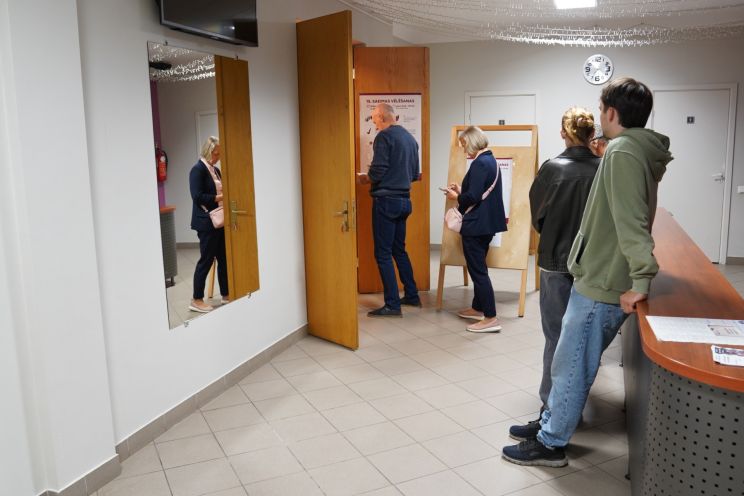 Attēls rakstam: Runāt drīkst, bet maksāt par to aizliegts! Ko rīt un parīt vēl nedrīkst darīt deputātu kandidāti?