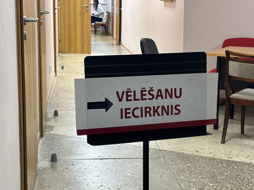 Vakar bijusi īpaši liela aktivitāte - cilvēki steidz nodot savu balsi glabāšanā