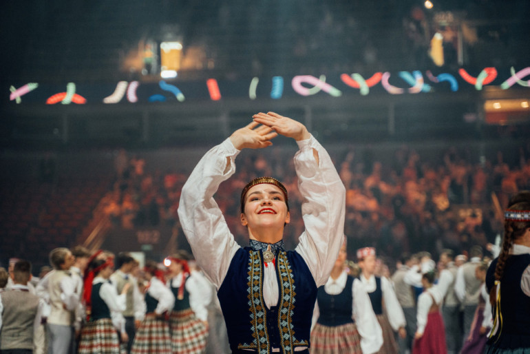FOTO: Sākušies XIII Latvijas Skolu jaunatnes dziesmu un deju svētki ar “Viedvasara” ģenerālmēģinājumu
