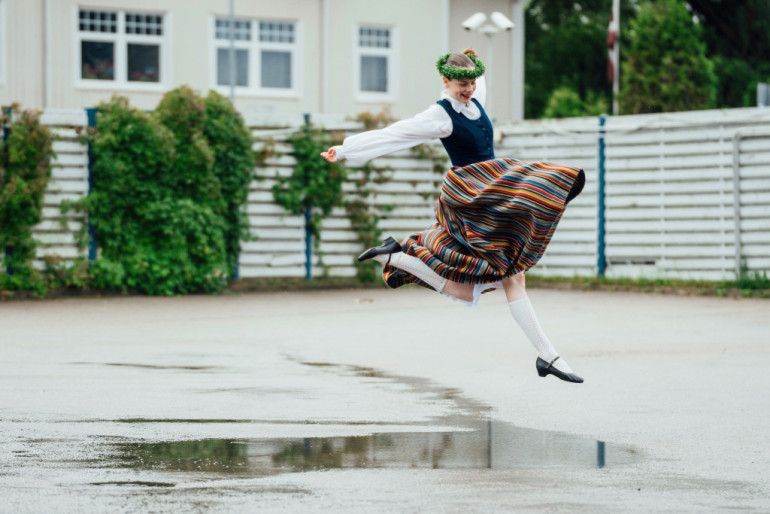 FOTO: Sākušies XIII Latvijas Skolu jaunatnes dziesmu un deju svētki ar “Viedvasara” ģenerālmēģinājumu