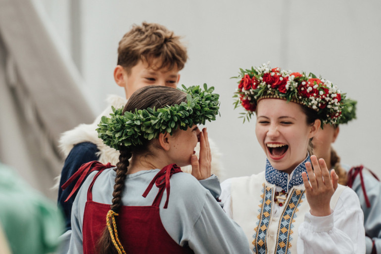 FOTO: Sākušies XIII Latvijas Skolu jaunatnes dziesmu un deju svētki ar “Viedvasara” ģenerālmēģinājumu