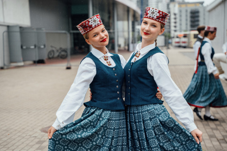 FOTO: Sākušies XIII Latvijas Skolu jaunatnes dziesmu un deju svētki ar “Viedvasara” ģenerālmēģinājumu