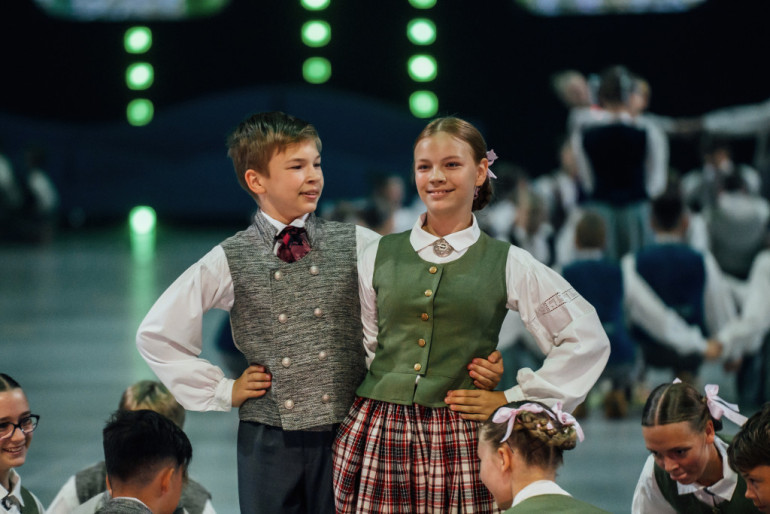 FOTO: Sākušies XIII Latvijas Skolu jaunatnes dziesmu un deju svētki ar “Viedvasara” ģenerālmēģinājumu