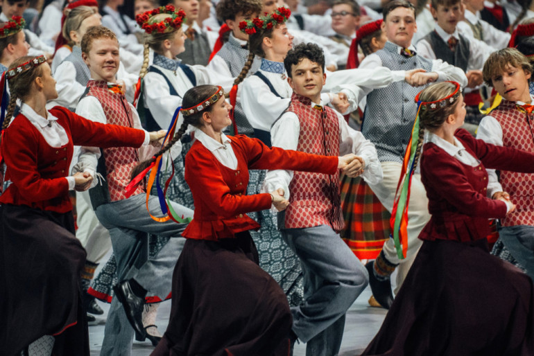 FOTO: Sākušies XIII Latvijas Skolu jaunatnes dziesmu un deju svētki ar “Viedvasara” ģenerālmēģinājumu