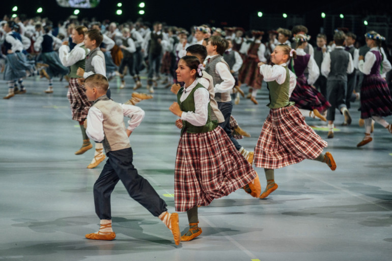 FOTO: Sākušies XIII Latvijas Skolu jaunatnes dziesmu un deju svētki ar “Viedvasara” ģenerālmēģinājumu