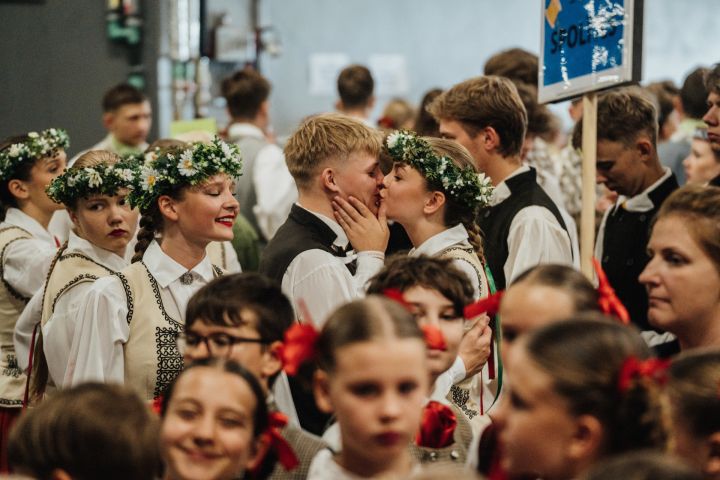 FOTO: Sākušies XIII Latvijas Skolu jaunatnes dziesmu un deju svētki ar “Viedvasara” ģenerālmēģinājumu