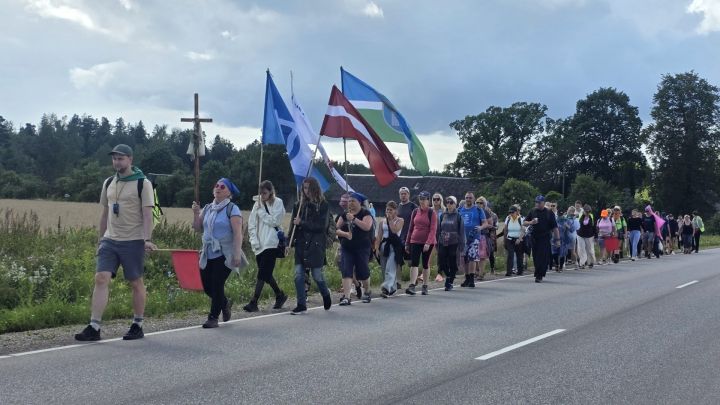 Svētceļojuma grūtības atkailina, un tur viss notiek pa īstam. Uz Aglonu - arī jaunieši no Ogres