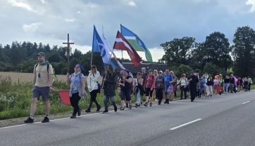 Attēls rakstam: Svētceļojuma grūtības atkailina, un tur viss notiek pa īstam. Uz Aglonu - arī jaunieši no Ogres