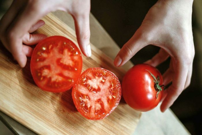 Vērtīgi padomi, kā ātrāk tikt pie tomātu ražas