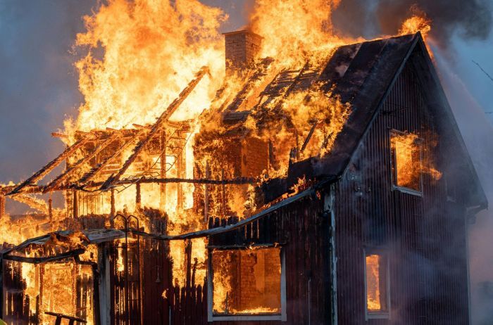 Atbild iedzīvotāji. Kāpēc, jūsuprāt, notiek traģiskas ugunsnelaimes?