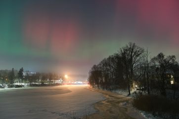 Attēls rakstam: Ziemeļblāzmas skaistums neļauj gulēt arī Ogres novadā