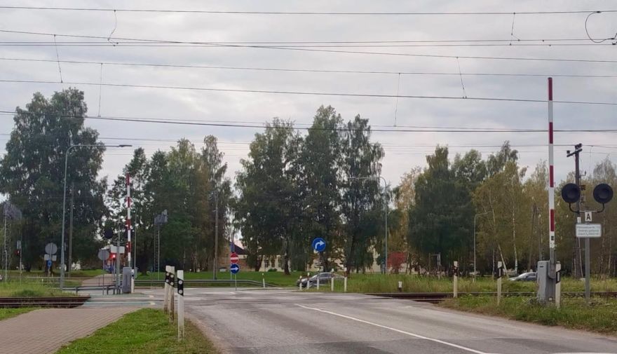 Aicinājums būt vērīgiem - Ķegumā remontēs dzelzceļa pārbrauktuvi