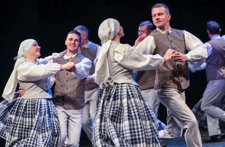 Deju kolektīva "Godi" un draugu koncerts "Te starp savējiem"