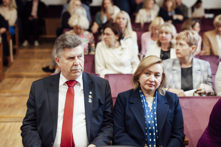 FOTO: Ogrē tiekas Latvijas profesionālās ievirzes un profesionālās vidējās kultūrizglītības iestāžu vadītāji
