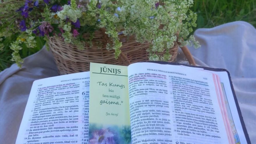 Lasi Bībeli katru dienu - Rīgas Svētā Jāņa draudze īsteno īpašu Bībeles lasīšanas projektu