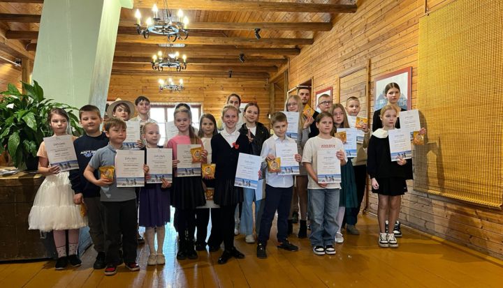 “Anekdošu virpulī” izstāstīta 391 anekdote un noskaidroti Dižākie smīdinātāji Ogres novadā