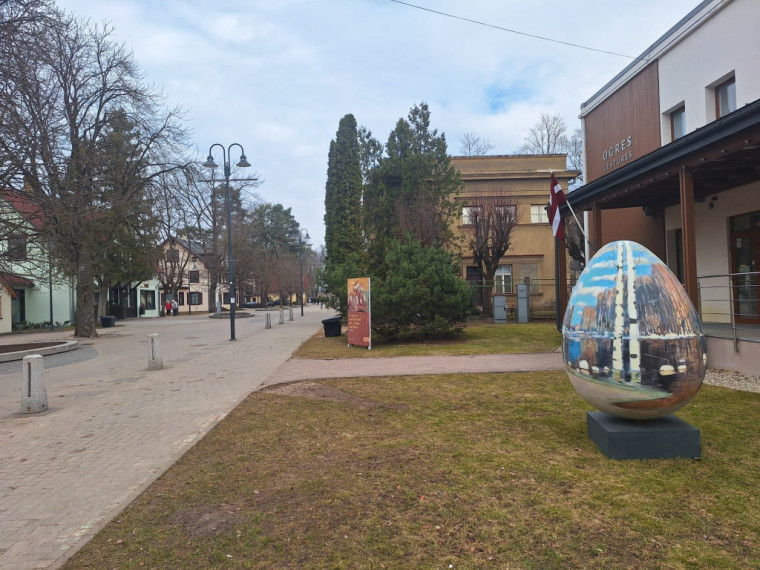 FOTO: Ogre ietērpusies Lieldienu dekorācijās