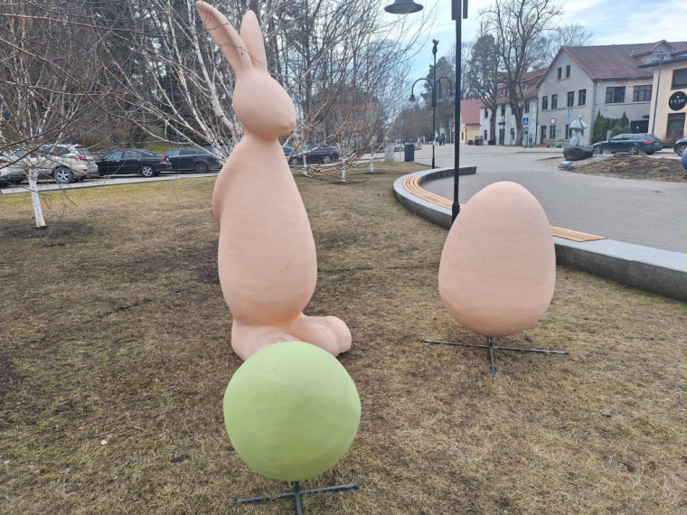 FOTO: Ogre ietērpusies Lieldienu dekorācijās