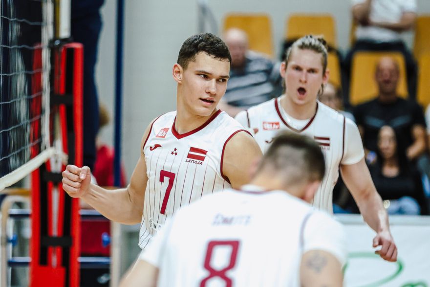 Latvija volejbola izlase ar rembatieti Dūdenu sastāvā Eiropas čempionātu sāk ar uzvaru