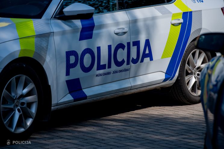 Attēls rakstam: Ogrē guļošs vīrietis pie spēļu zāles nespēj ne parunāt, ne paiet