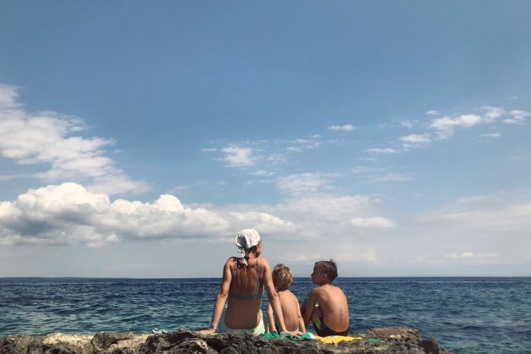 Attēls rakstam: Ceļošana mācību laikā - bezatbildība vai vērtīga pieredze? Matemātikas skolotājs raisa plašu diskusiju par kavējumiem