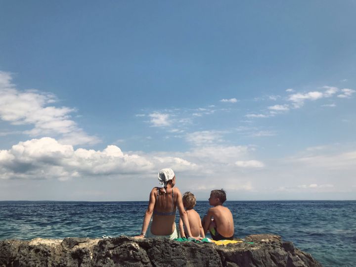 Ceļošana mācību laikā - bezatbildība vai vērtīga pieredze? Matemātikas skolotājs raisa plašu diskusiju par kavējumiem