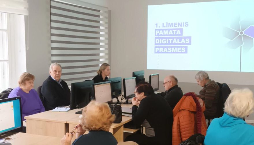 Digitālās prasmes ikvienam – Ogres novada iedzīvotāji vēl var paspēt pieteikties bezmaksas mācībām