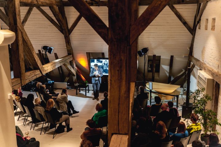 Viss ir materiāls prozai. Nerakstošā rakstniece klausās "Prozas lasījumus"