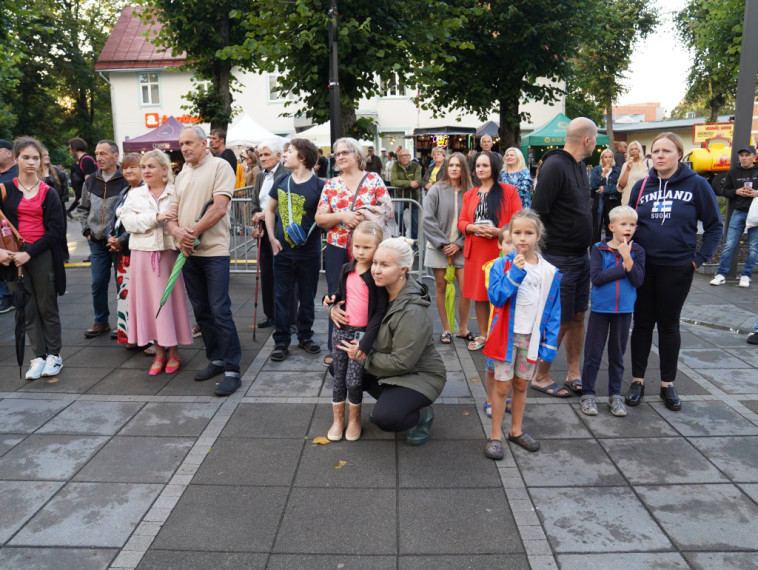 FOTO: Ogre svin: pirmā diena uzņēmēju, sporta, mākslas un mūzikas zīmē
