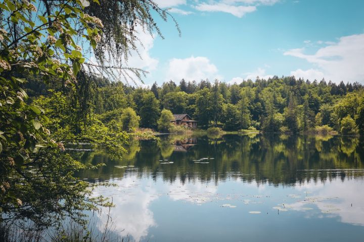 Ūdens temperatūra peldvietās tuvu 20 grādiem