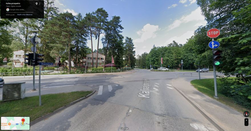 Ogrē automašīna uzbrauc gājējam; policija meklē aculieciniekus 