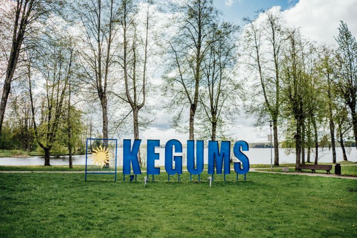 Ķegumā iesit pa degunu