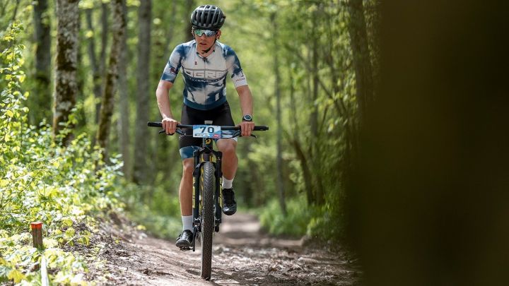 Ogrēnietis Alvis Pivors, gatavojoties EYOF, uzvar UCI C2 līmeņa krosā Čehijā