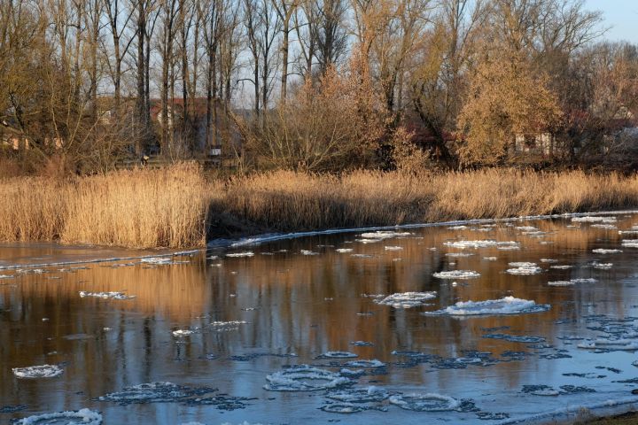 Pie Pļaviņām saglabājas ledus sastrēgums, situācija Daugavā mierīga