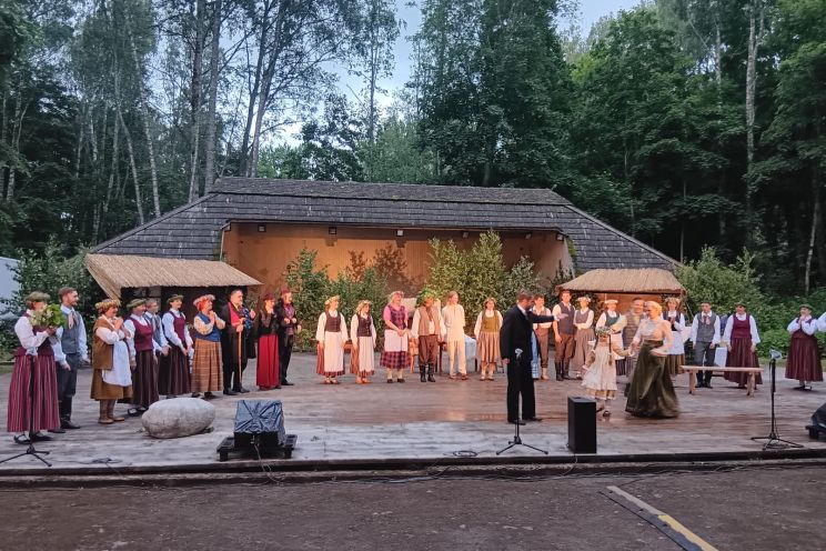 Attēls rakstam: Ogres teātris Taurupē ar «Skroderdienām Silmačos»