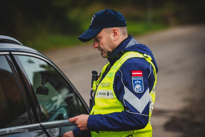 6 šoferi narkotiku ietekmē un vairāki dzērājšoferi - sestdien pieķerti vairāk nekā 20 transportlīdzekļu vadītāji reibumā