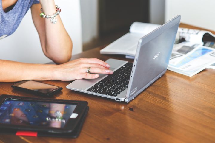 Pētījums: Latvijas iedzīvotāji savas interneta tehnoloģiju lietošanas prasmes vērtē piesardzīgi
