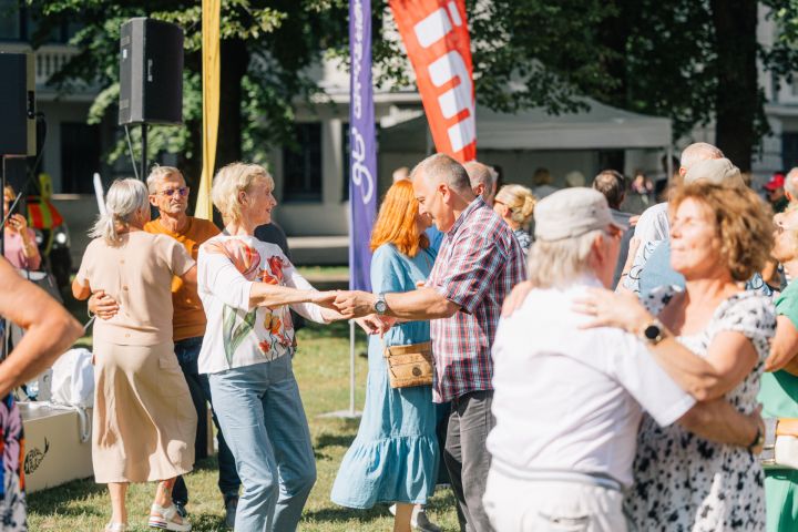 FOTO: Festivālā "Zelta ritmi" piedalījās arī kolektīvi no Ogres