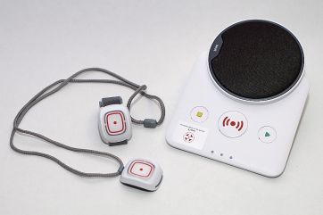 Attēls rakstam: Drošības poga vientuļajiem senioriem