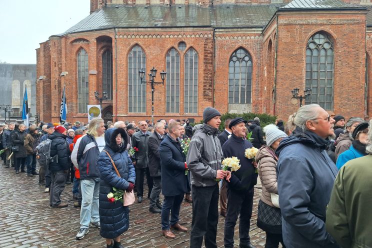 Attēls rakstam: FOTO: Leģionāru piemiņas gājienā devušies vairāki simti cilvēku