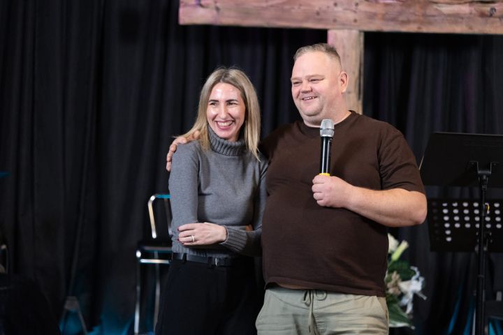 “Trīs reizes bijām tuvu šķiršanās robežai.” Kristīne Rumpe stāsta, kāpēc ar vīru Ogrē rīkos Pāru vakarus