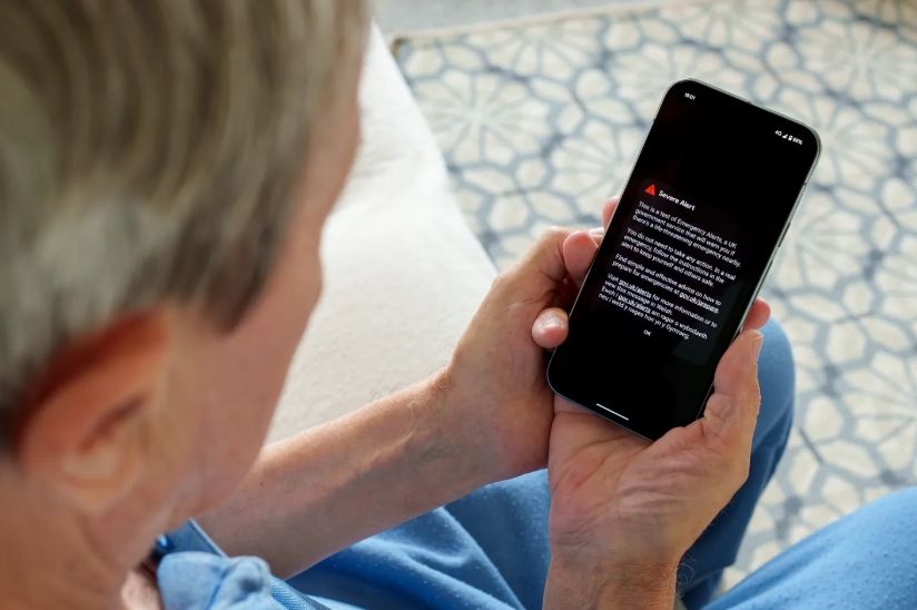 Nekrīti panikā! Visā valstī šodien pārbaudīs trauksmes signālu – nosūtīs ar šūnu apraides paziņojumus