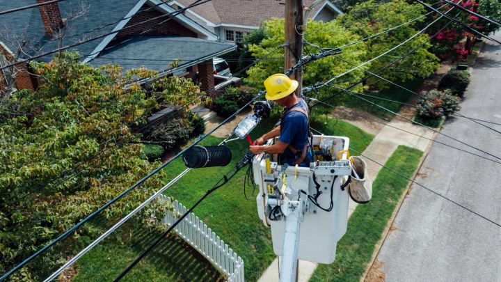 Mājokļa elektroinstalācijas pārbaudes un "sarkanie karogi": kad saukt elektriķi? 
