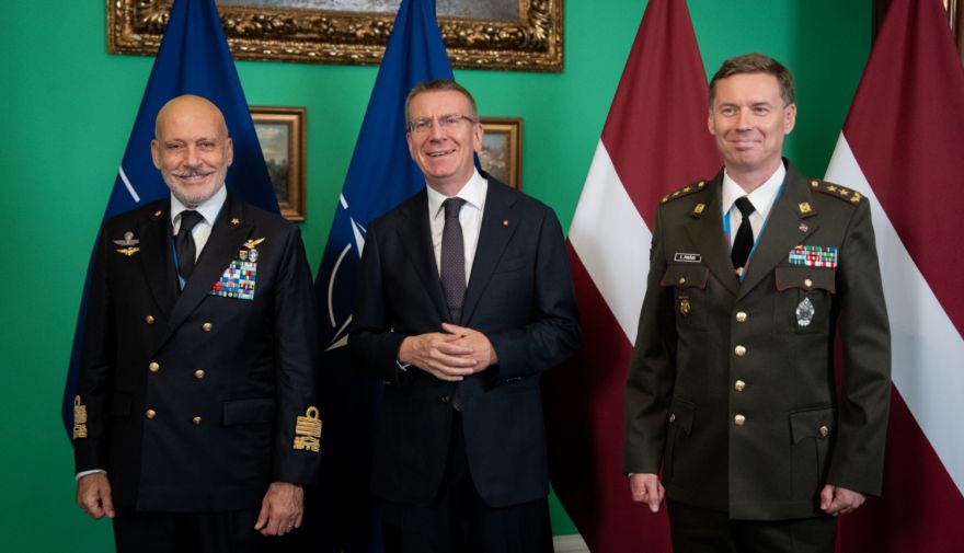 NATO Militārās komitejas priekšsēdētājs: Alianses klātbūtne Baltijā ir skaidrs solidaritātes signāls