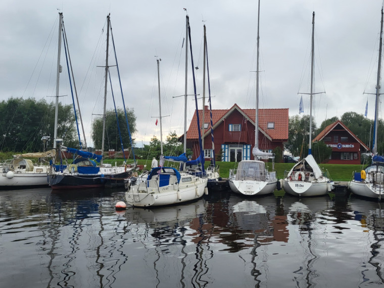 Pierobežas politiskā piešprice