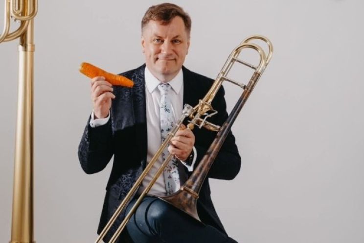 Attēls rakstam: Vaira Nartiša instrumentāla komēdija "Iepūt man..."